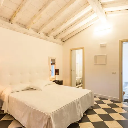 Hotell La Petite Maison 3*