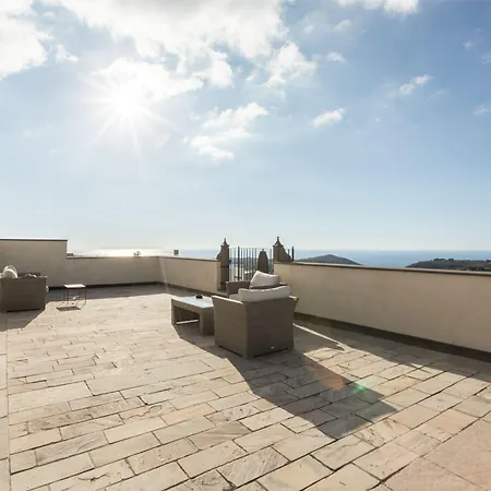 La Petite Maison 3*