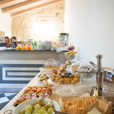 La Petite Maison 3*