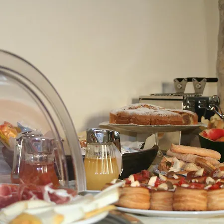 La Petite Maison 3* Трезнурагес