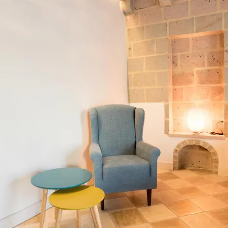 Отель La Petite Maison Трезнурагес