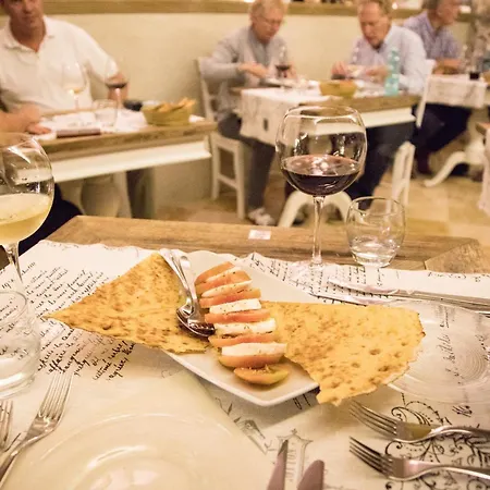 La Petite Maison 3*
