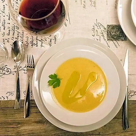 La Petite Maison Hotel