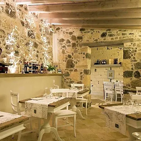 Hotel La Petite Maison 3*